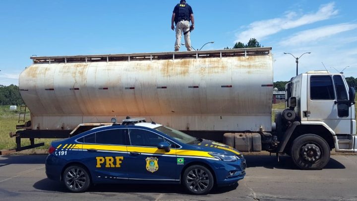 PRF apreende cerca de 200 mil maços de cigarros contrabandeados na BR 153 em Água Doce