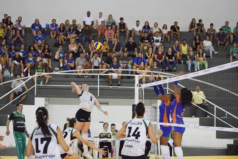 Chape Vôlei estreia com derrota em Itajaí na Superliga B de Volêi