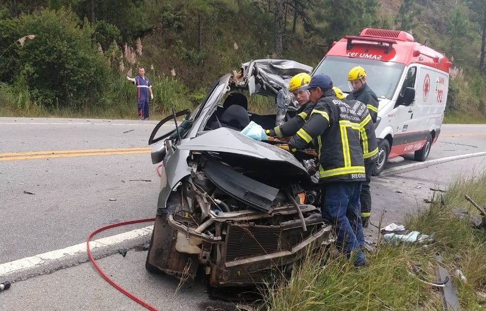 Casal de Maravilha morre e mais quatro pessoas ficam feridas em grave acidente entre carros e caminhão na BR-282