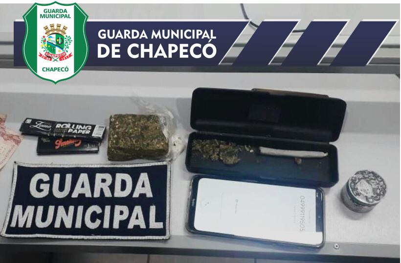 Guarda Municipal prende dois homens por posse de drogas em Chapecó
