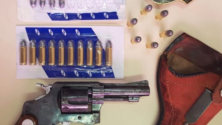 Polícia Civil cumpre mandado de busca e apreende arma de fogo e munições em SLO