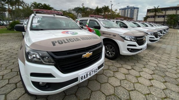 Polícia Militar de Santa Catarina entrega 122 novas viaturas no estado