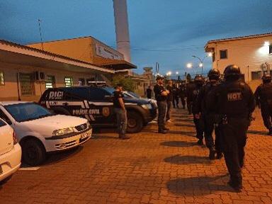 Polícia Civil cumpre mandados de prisão em Chapecó contra facção criminosa envolvida em assalto a banco