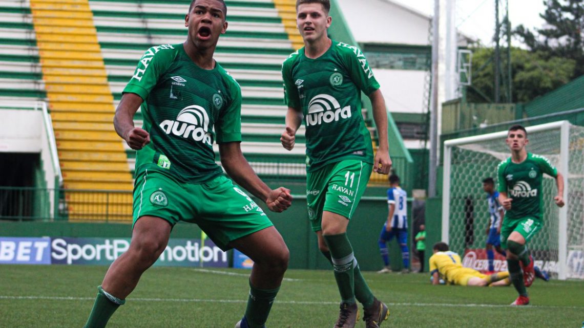 Chapecoense negocia promessas da base com o Flamengo