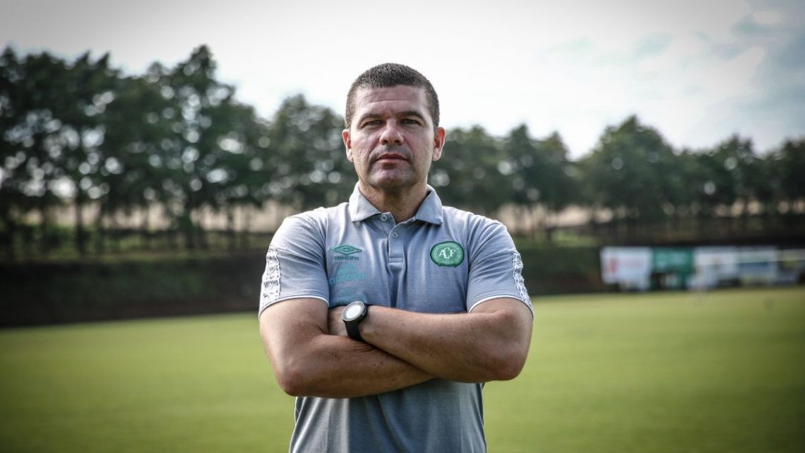 Umberto Louzer é novo técnico da Chapecoense