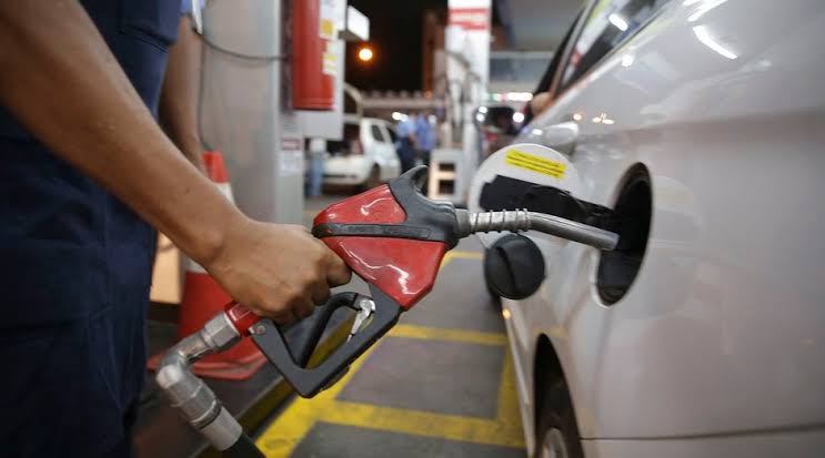 Petrobras anuncia mais uma redução do preço da gasolina e do diesel