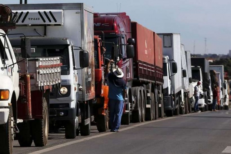 Nova greve dos caminhoneiros está marcada para esta quarta-feira (19)