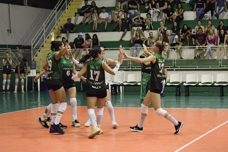 Chape vôlei joga em casa hoje