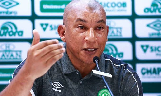 Chapecoense demite Hemerson Maria