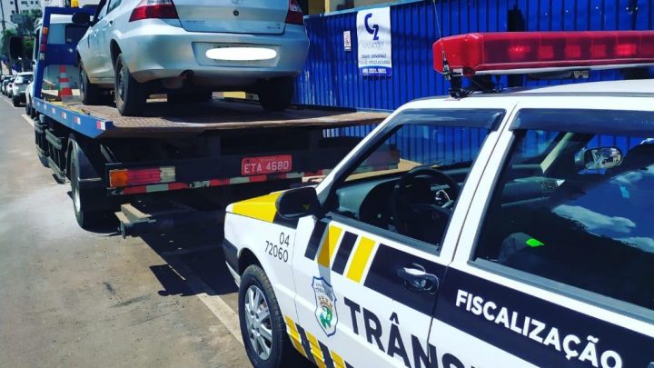 Agentes de Trânsito flagram carro com mais de R$ 24 mil em multas em Chapecó