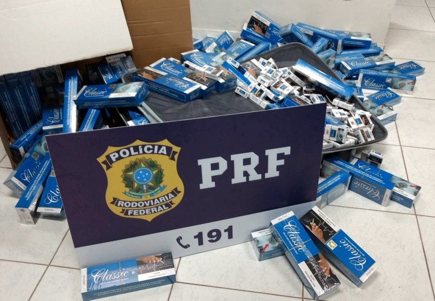 PRF localiza cigarros contrabandeados em malas de ônibus na BR 282 em Maravilha