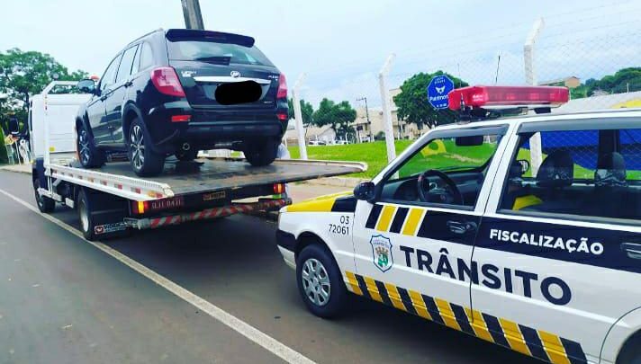 Camionete com mais de R$ 30 mil em multas é apreendida em Chapecó
