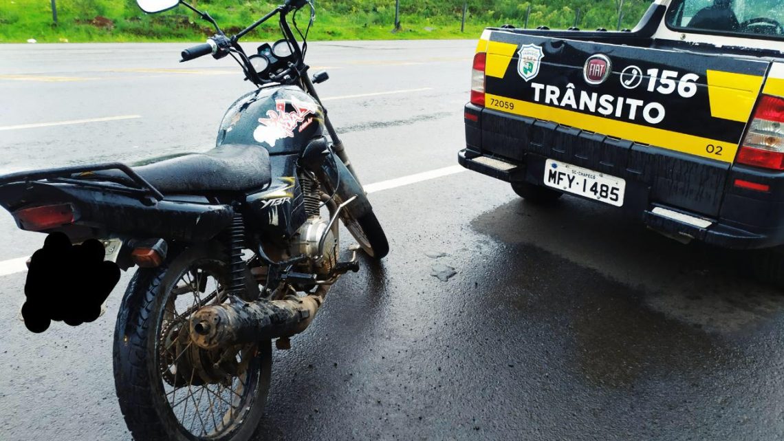 Motocicleta com mais de R$ 22 mil em multas é recolhida em Chapecó