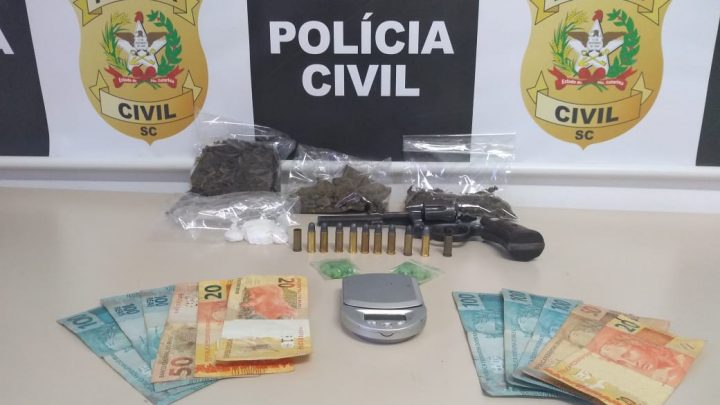 Polícia Civil prende traficante e apreende cocaína, maconha, ecstasy, arma de fogo e munições em Chapecó