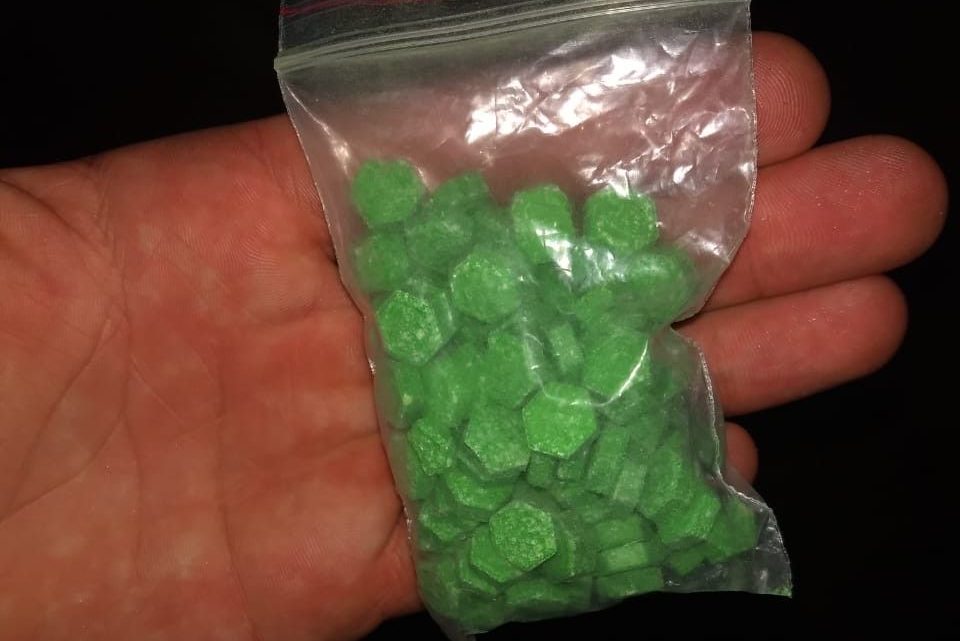PM prende homem com quase 100 comprimidos de Ecstasy em Águas de Chapecó