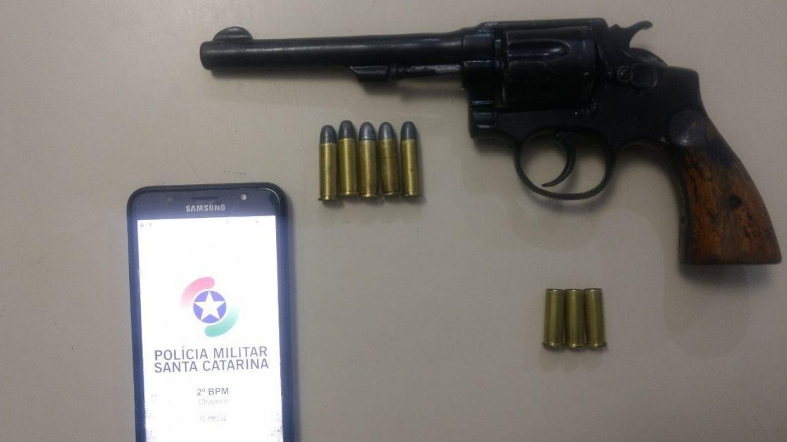 Homem é preso por porte e disparo de arma de fogo na cabeceira do aeroporto de Chapecó