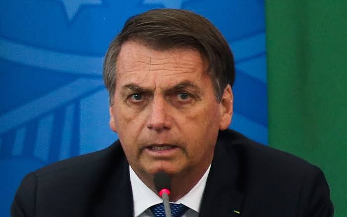 Bolsonaro diz em rede social que seu exame de coronavírus deu negativo