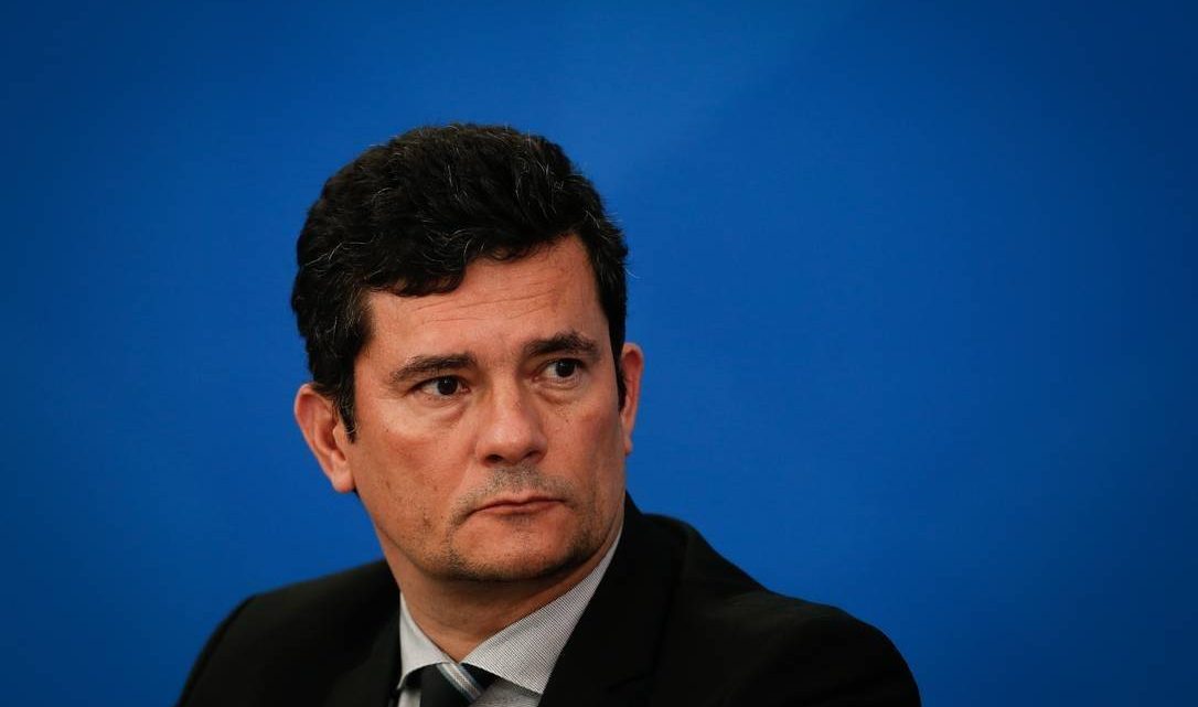 Moro pede demissão após troca na PF, e Bolsonaro tenta reverter