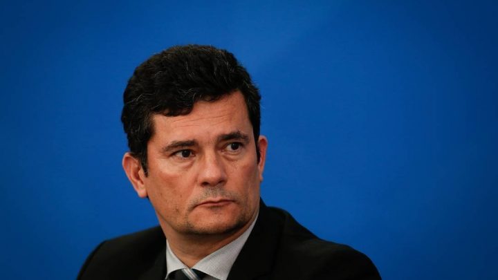 Moro pede demissão após troca na PF, e Bolsonaro tenta reverter