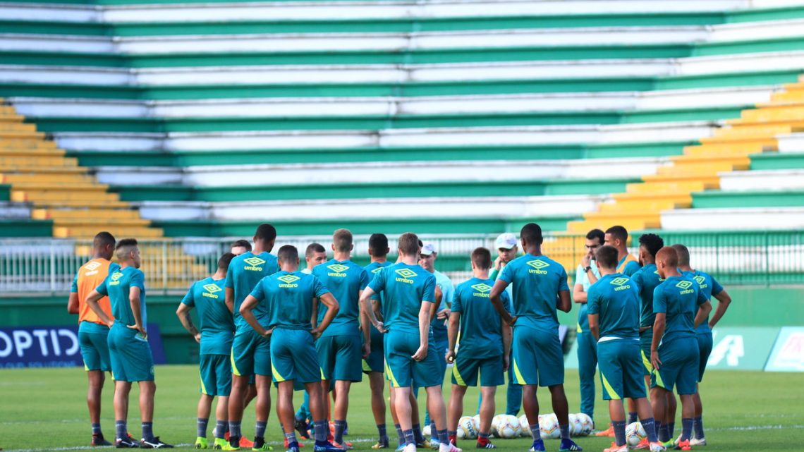 Chapecoense anuncia redução de salários para comissão técnica e jogadores