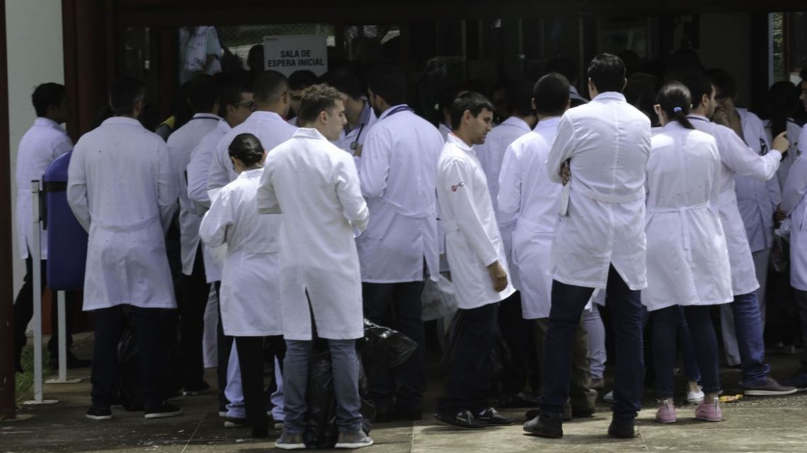 Governo chama profissionais de saúde para luta contra coronavírus