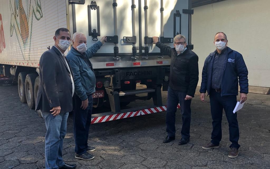 BRF faz doação de quinze toneladas de frango para Hospital Regional do Oeste BRF faz doação de quinze toneladas de frango para Hospital Regional do Oeste