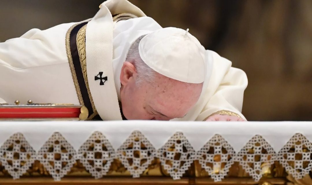 Papa Francisco celebra missa do Domingo de Páscoa sem a presença de fiéis