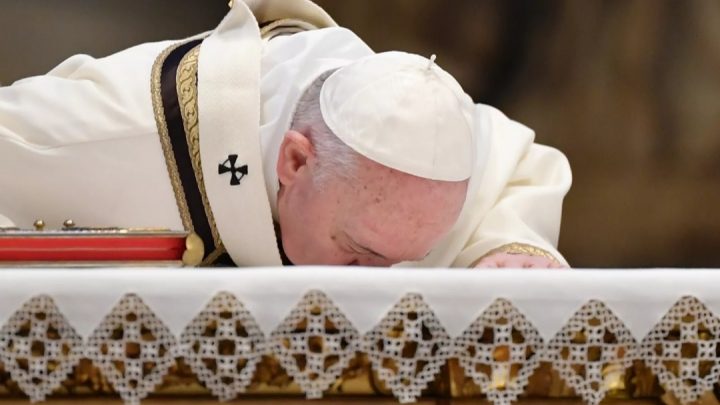 Papa Francisco celebra missa do Domingo de Páscoa sem a presença de fiéis