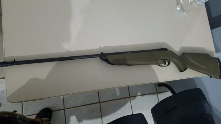 Após briga em aldeia PM prende homem por porte ilegal arma de fogo e por bater em sua avó