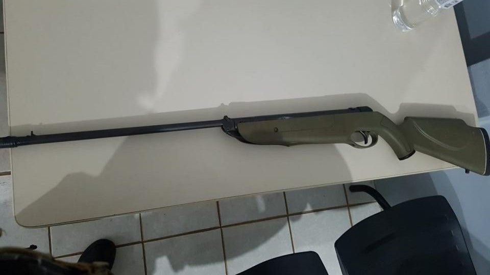 Após briga em aldeia PM prende homem por porte ilegal arma de fogo e por bater em sua avó