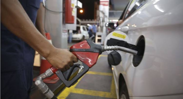 Petrobras aumenta pela segunda vez gasolina nas refinarias em maio