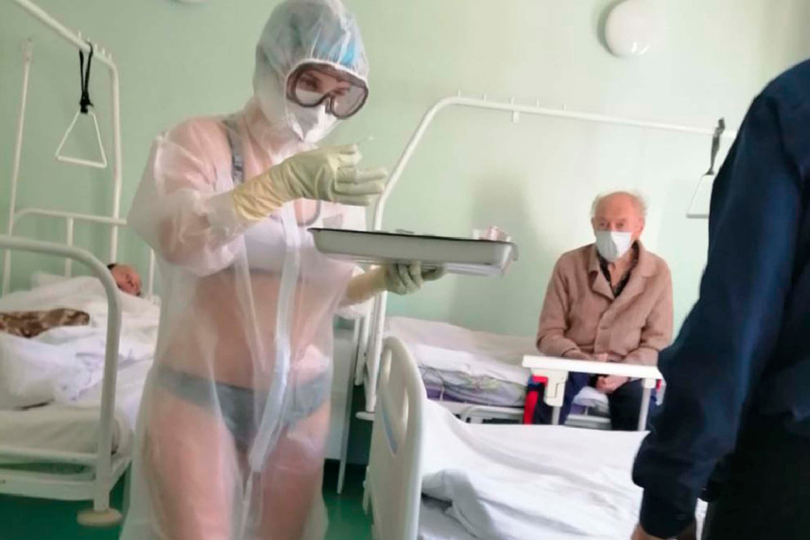 Enfermeira é suspensa de hospital após atender pacientes com coronavírus apenas de calcinha e sutiã