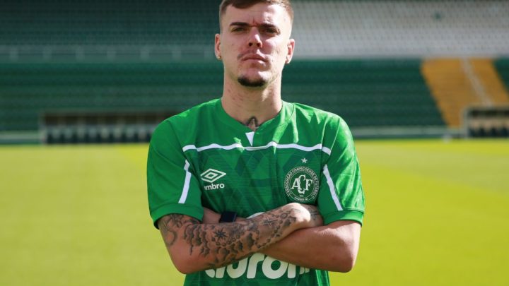 Chapecoense oficializa a contratação do meia Denner