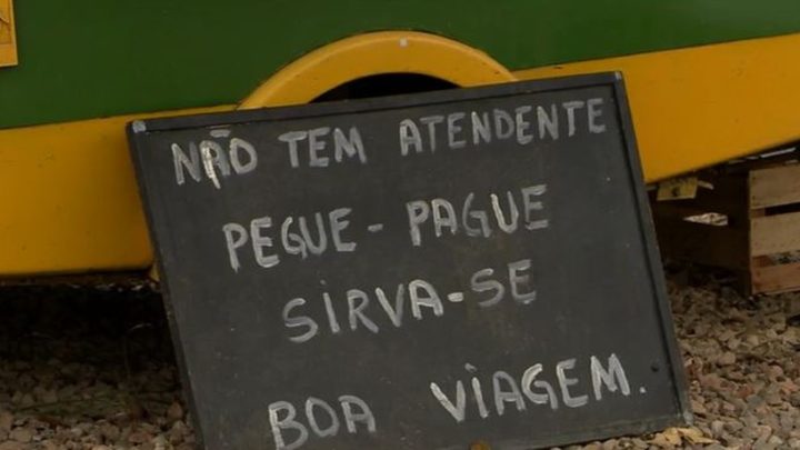 ‘Doutor honesto’: Quiosque sem vendedor comercializa produtos à base da confiança em SC