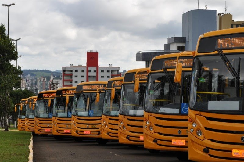 Governo de SC avalia duas datas para retomada das aulas e do transporte coletivo