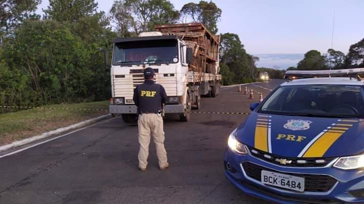 PRF flagra em SC passageiro infectado com Covid-19 que se evadiu de hospital de Goiás