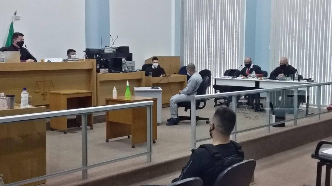Homem que matou ex-companheira a machadadas é condenado a 18 anos de prisão em Chapecó