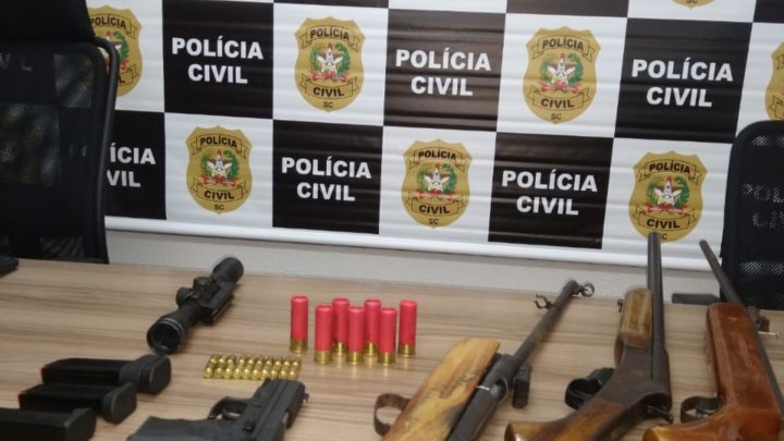 Polícia Civil apreende armas e munições em Chapecó