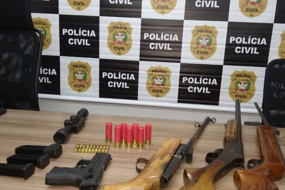 Polícia Civil apreende armas e munições em Chapecó