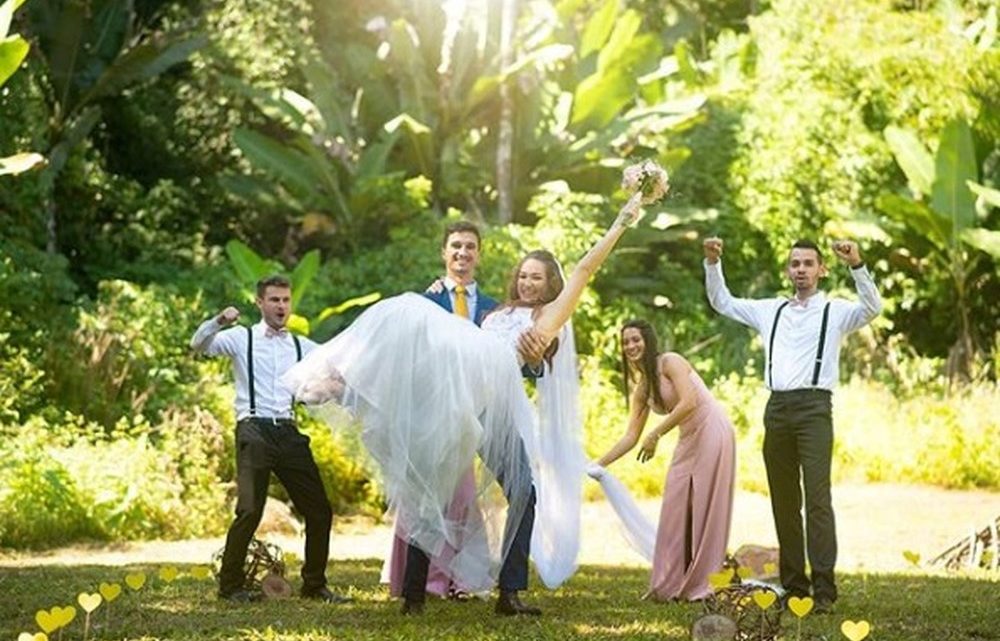 Em meio ao isolamento, casal de SC realiza cerimônia de casamento reduzida e transmite em rede social