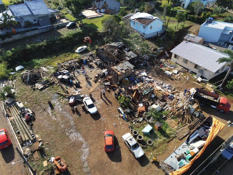 Defesa Civil confirma ocorrência de tornado no Grande Oeste