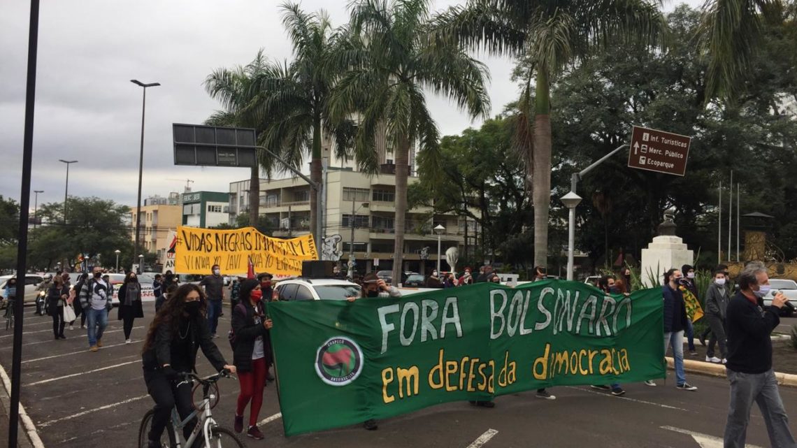 Manifestação contra o governo Bolsonaro é registrada em Chapecó
