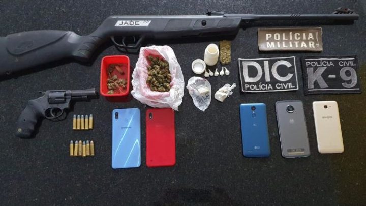 Polícia Civil deflagra operação e efetua prisões por tráfico de drogas e posse irregular de arma de fogo e munições em SC