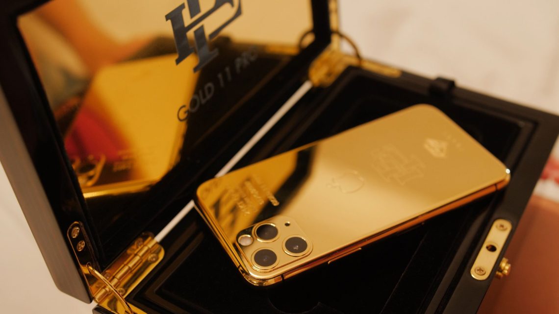 Irmão de Pablo Escobar vende iPhone folheado a ouro na internet