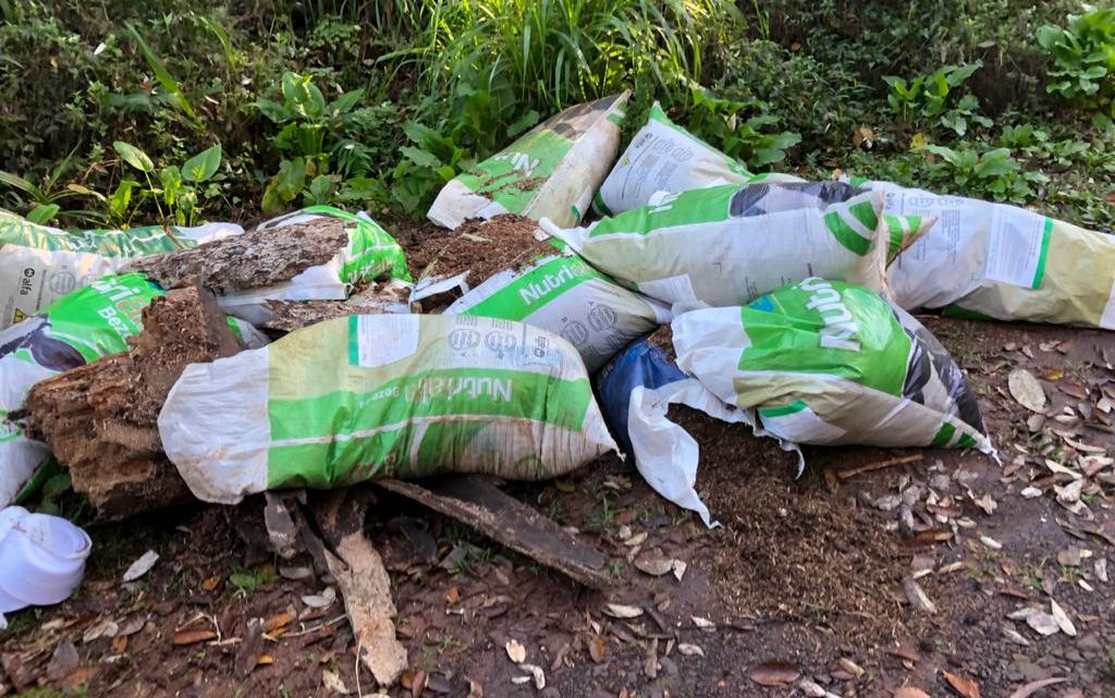 Comunidade denúncia e infrator é identificado e multado por descarte irregular de lixo em Chapecó