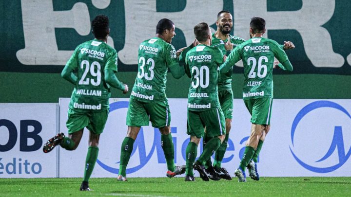 Verdão reestreia com vitória e larga com vantagem na briga pela semifinal do Catarinense