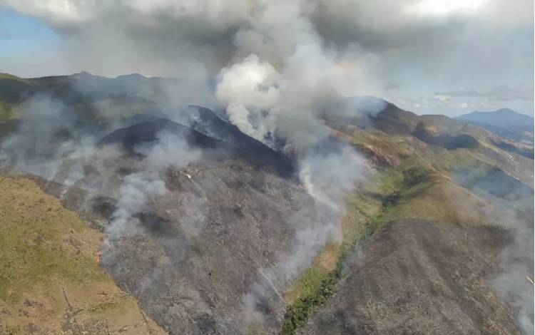 Homem é preso suspeito de atear fogo em carro para dar ‘golpe do seguro’; incêndio atinge reserva biológica em há 2 dias