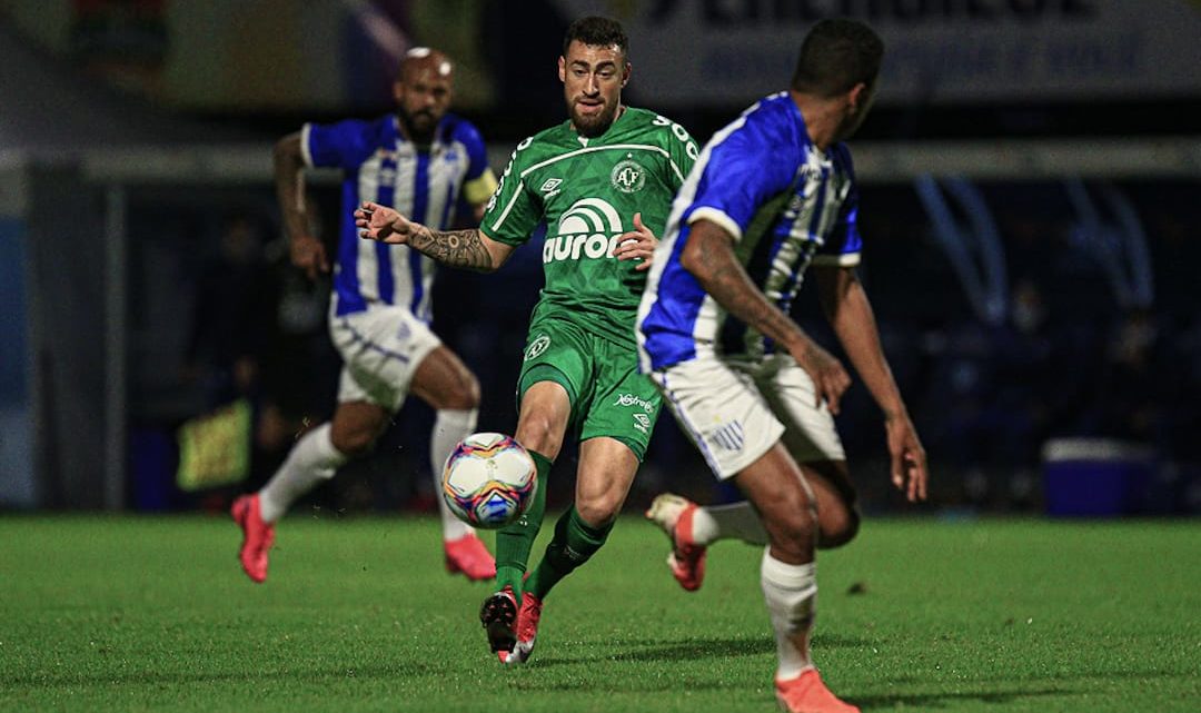 Chapecoense supera o Avaí e vai a semifinal do Catarinense