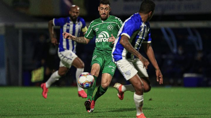 Chapecoense supera o Avaí e vai a semifinal do Catarinense