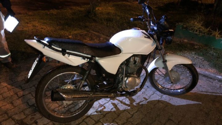 Homem é preso por receptação de motocicleta furtada e porte ilegal de arma de fogo em Chapecó